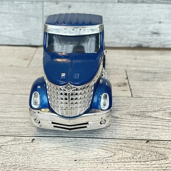 Dicast Semi Truck Blue - Picture 3 of 13